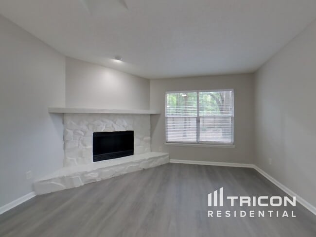 Building Photo - 3572 Raymur Villa Dr