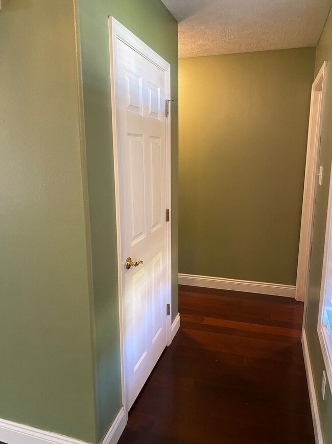 Building Photo - Contact Peggy Goodman 501 676 1758