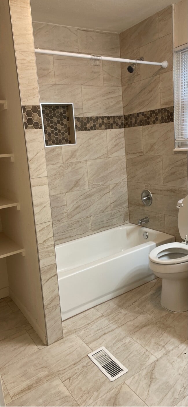 Foto del edificio - 1208 Essex Ln