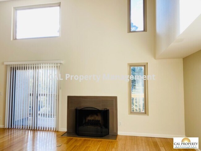 Foto del edificio - Stunning 2 bed/2 bath Condo Located in Mon...