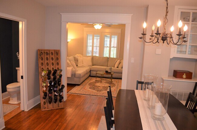 Foto del edificio - 833 Brandon Ave