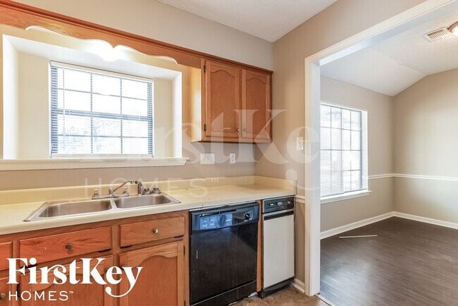 Foto del edificio - 6383 Treadway Trail