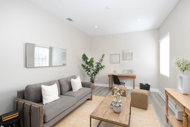 Building Photo - Breathtaking 3-Bedroom Home!
