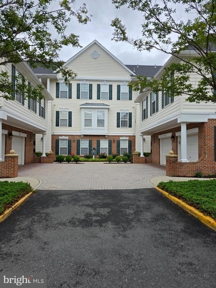 Building Photo - 43134 Watercrest Square