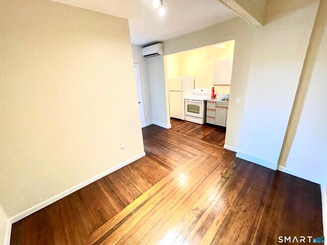 Foto del edificio - 1015 W Main St