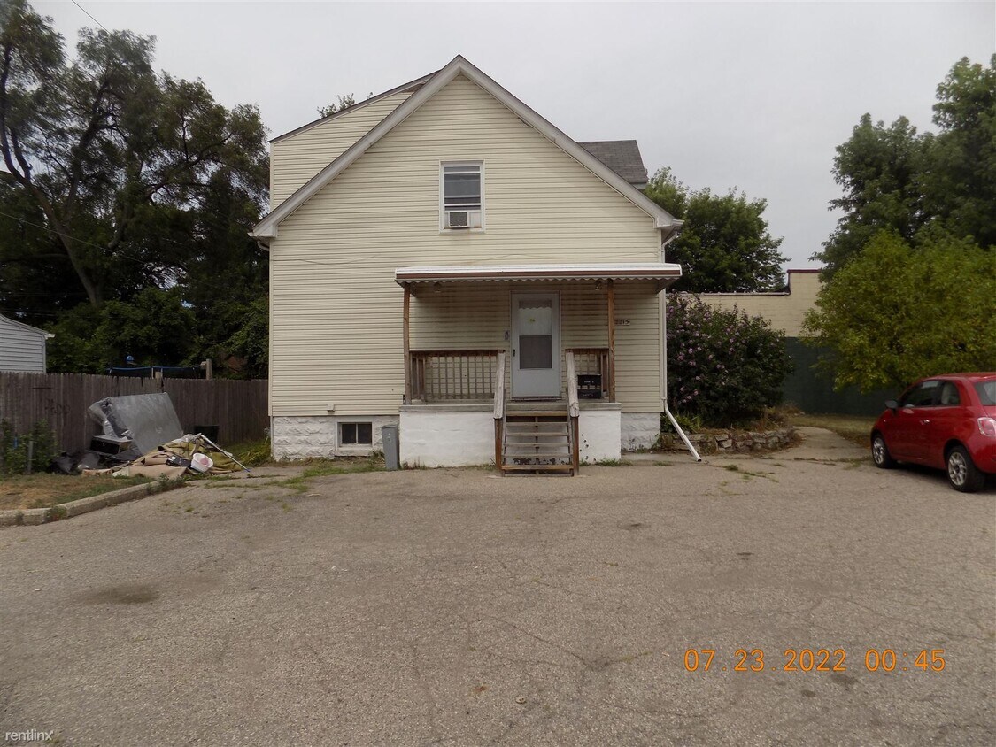 Primary Photo - 2 br, 1 bath Duplex - 22213 Dequindre Rd
