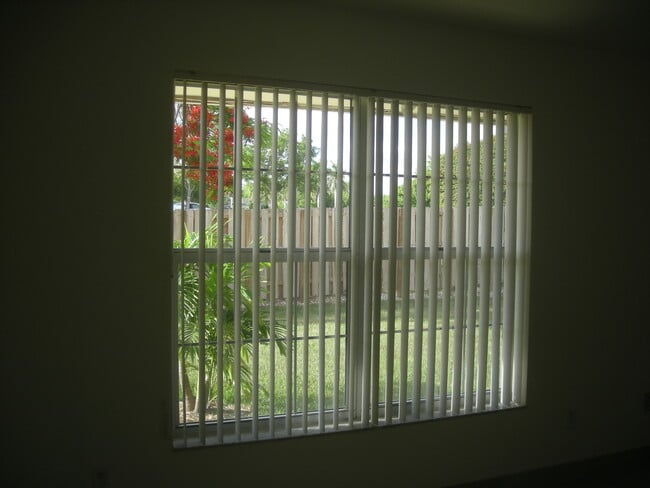 Building Photo - 11701 SW 108th Ln