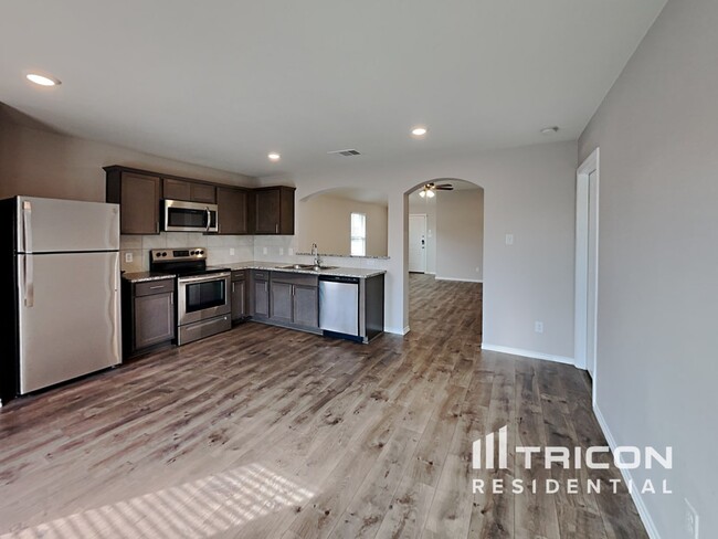 Building Photo - 2514 Henley Dr