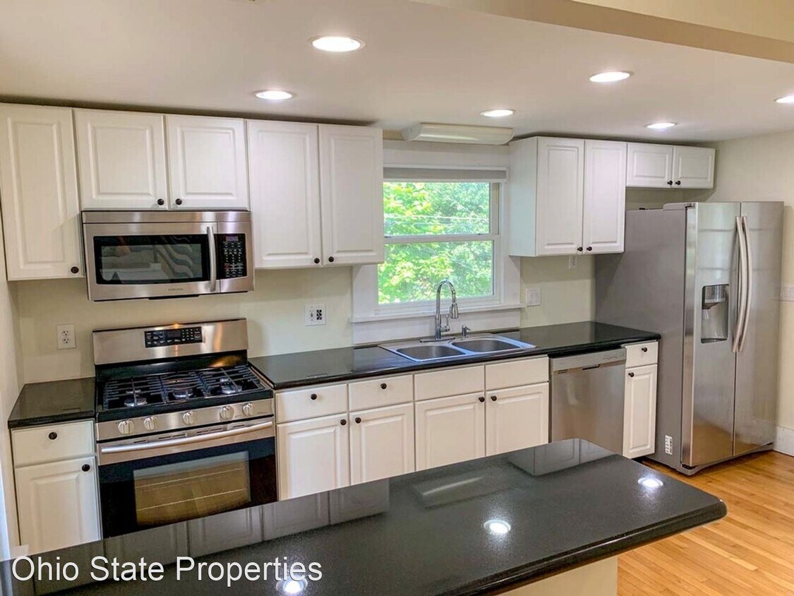 Foto principal - 4 br, 2.5 bath House - 126 East Northwood Ave