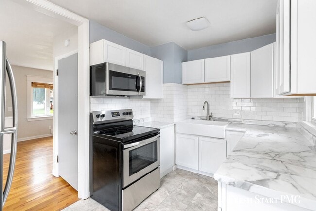 Building Photo - Updated 3 Bedroom Home