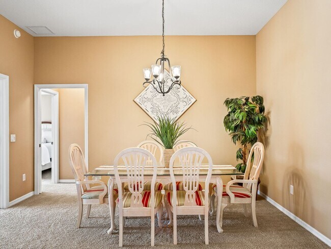 Foto del edificio - 3 bedroom 2 bath designer home