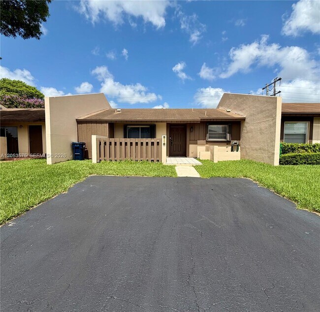 Foto del edificio - 11002 SW 125th Ct