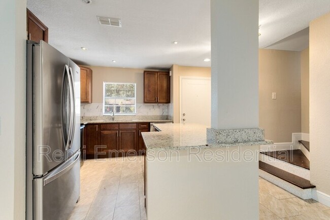 Building Photo - 2411 Rio Pinar Lakes Blvd