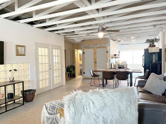 Foto del edificio - 6541 Gateway Ave