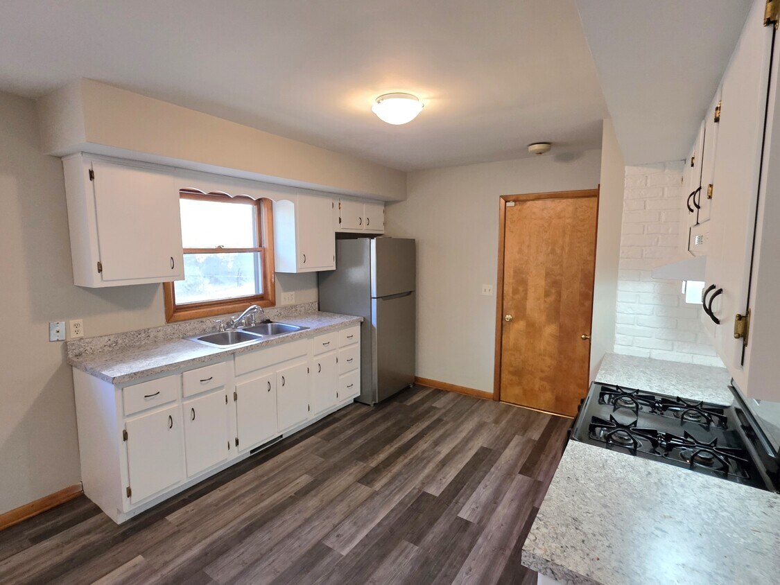 2132 Kaskaskia Dr, Springfield, IL 62702 - House Rental in
