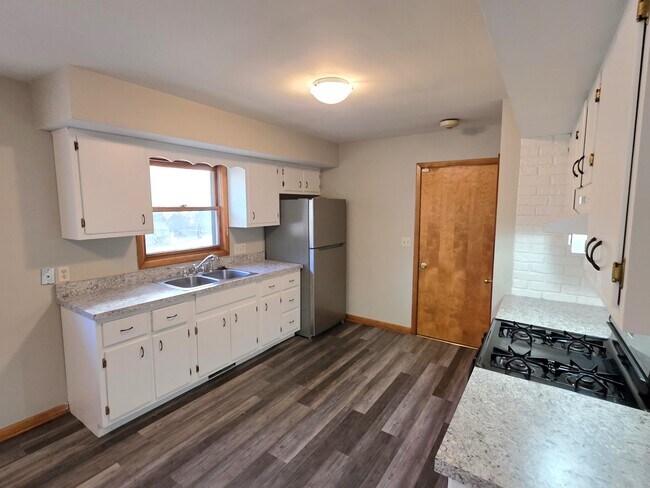 Building Photo - 2132 Kaskaskia Dr