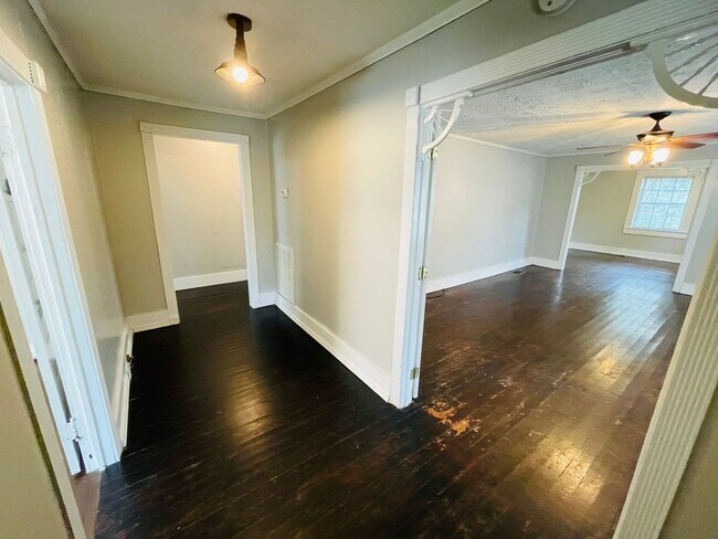 Building Photo - 3BR/1BA Home