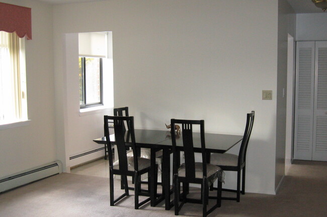 Dining Area - 1374 Midland Ave