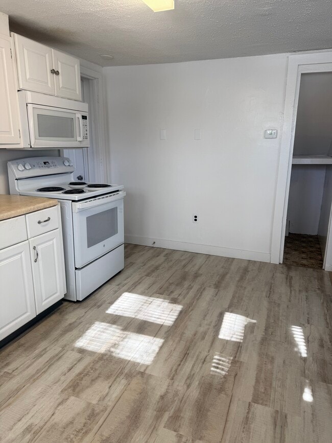 Kitchen - 25 Jordan St