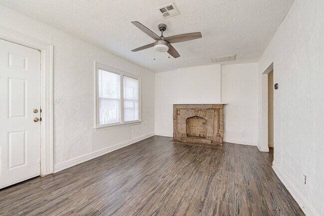 Foto del edificio - Move In Special for Adorable 2BD/1BTH Home...