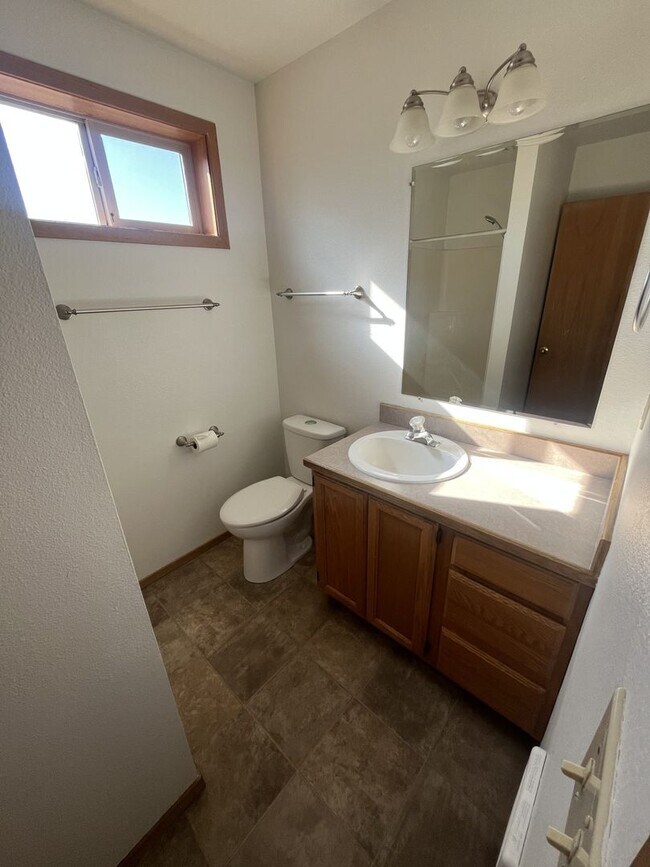 Building Photo - 2528 NE Conners Ave