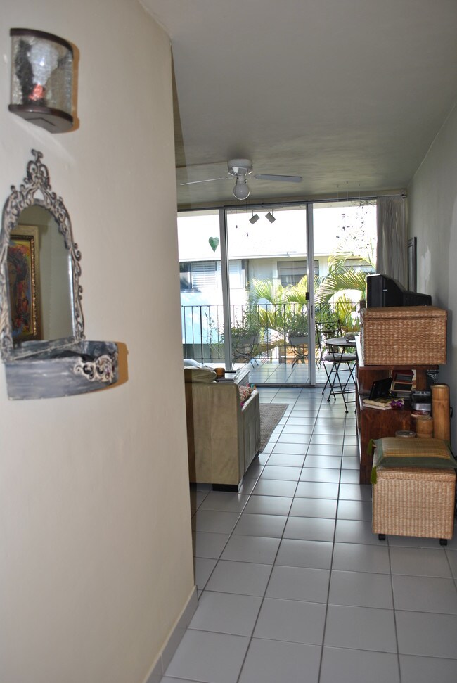 Entryway - 2539 S Bayshore Dr