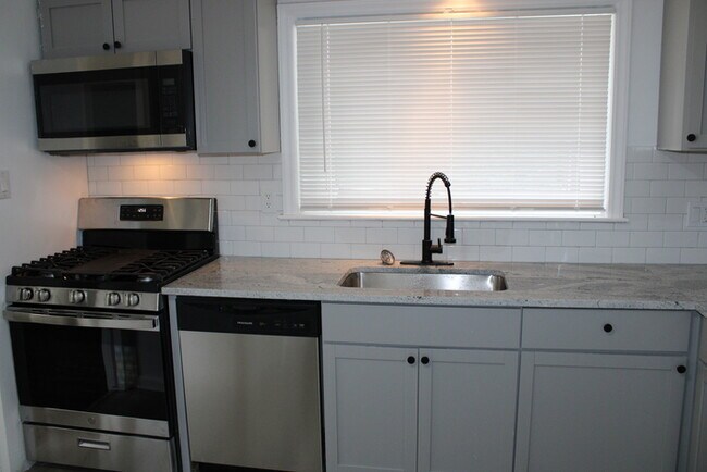 Foto del edificio - Newly rehabbed 3 bed - 2 full bath in Glad...