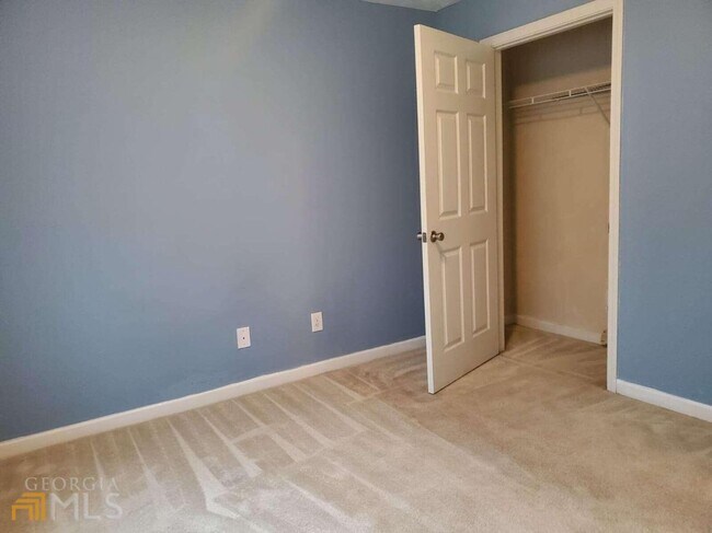 Building Photo - 7204 Fairington Ridge Cir