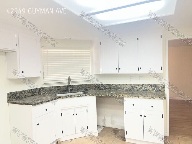 Foto del edificio - 42949 Guyman Ave