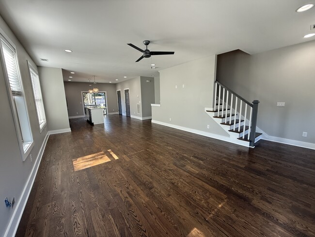 Building Photo - 942 Riverside Dr