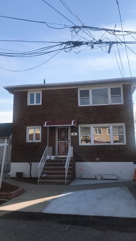 Primary Photo - 12 Cambria St