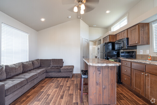 Interior Photo - Creekside Oaks