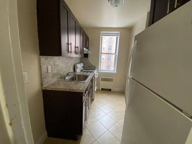 KITCHEN - 14306 Barclay Ave