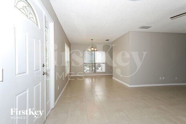 Building Photo - 438 SE Streamlet Ave