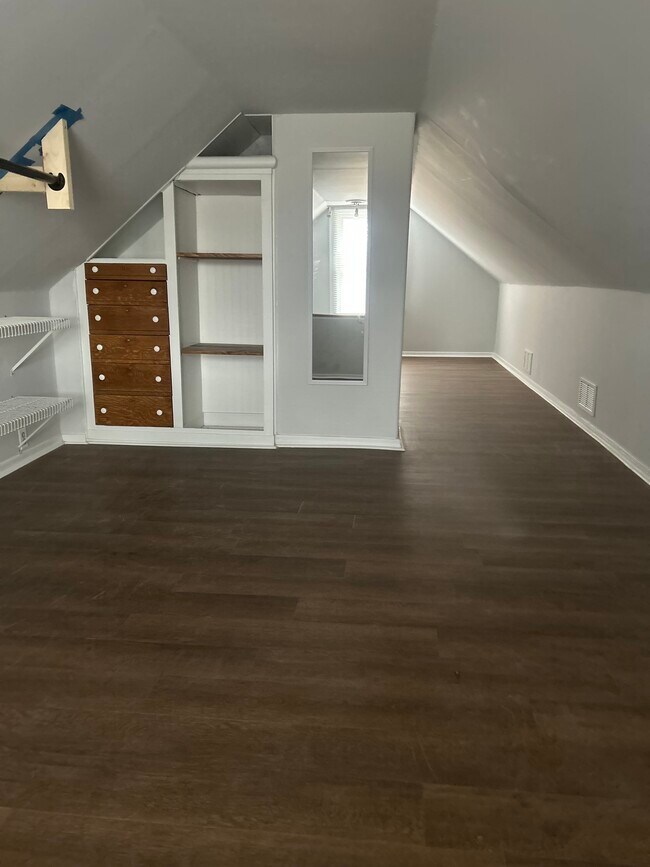 Foto del edificio - 9511 Gentry Ave