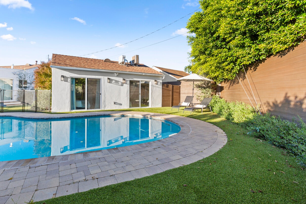 Foto principal - 12801 Waddell St