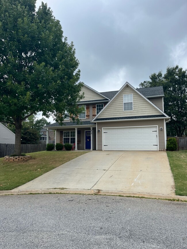 Building Photo - 419 Woodford Way