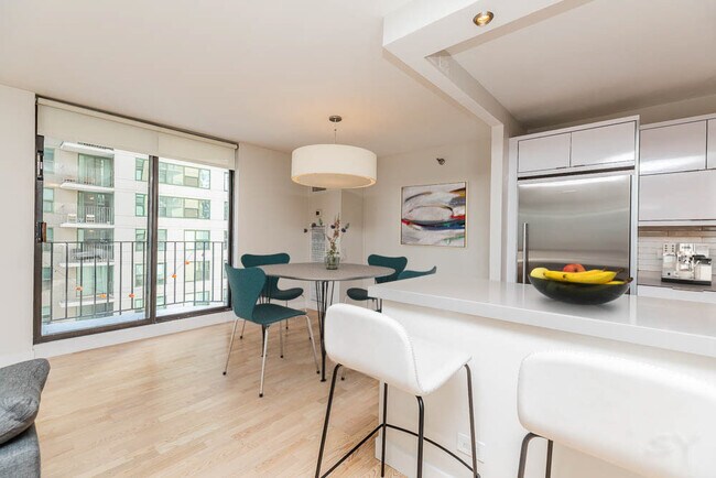 Foto del edificio - 70 W Huron St