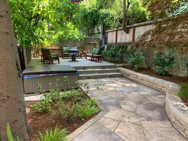 landscaped yard - 545 Wisconsin St
