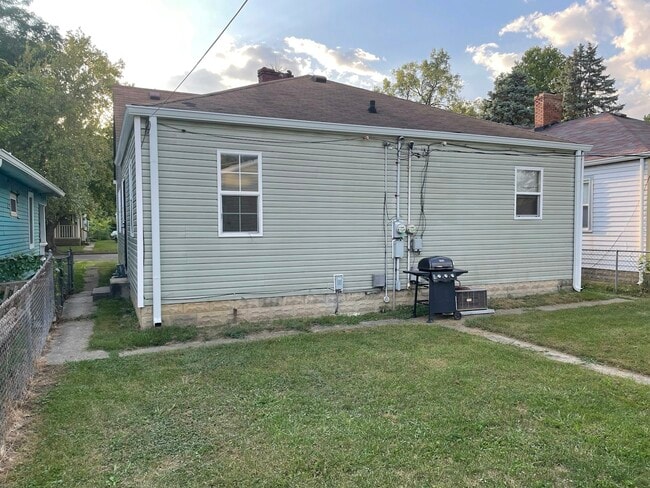 Building Photo - 1517 N Chester Ave
