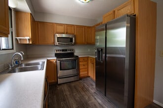 Building Photo - 1000 Lakota Ave