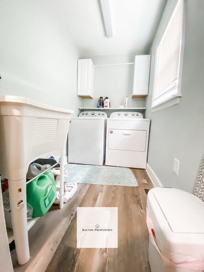 Building Photo - Newly Renovated Home in Clinton