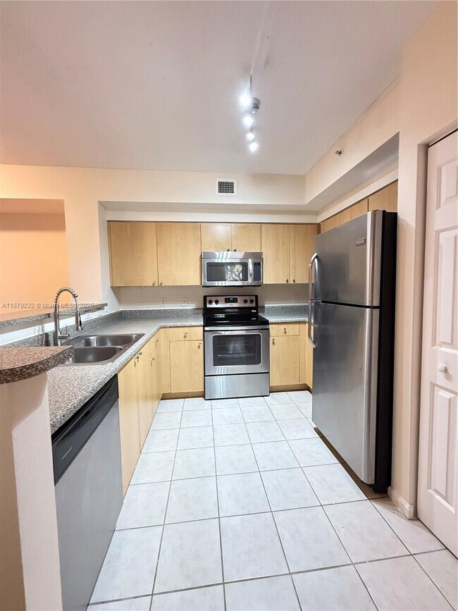 Foto del edificio - 7940 N Nob Hill Rd