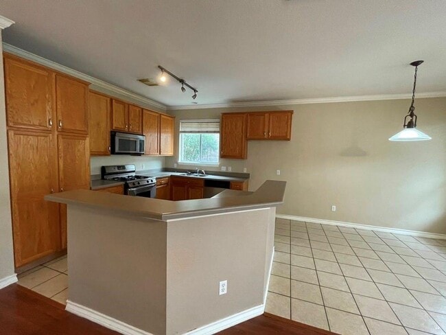 Building Photo - Spacious open floor plan with this desirab...
