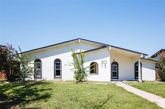 Building Photo - 2015 Warberry Rd