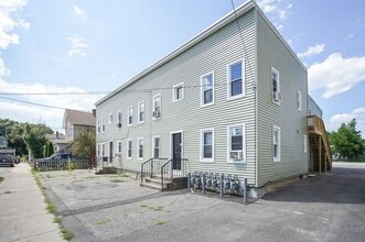 Building Photo - 32 Joy St