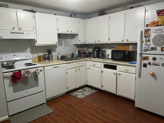 Building Photo - 606 White Cedar Blvd