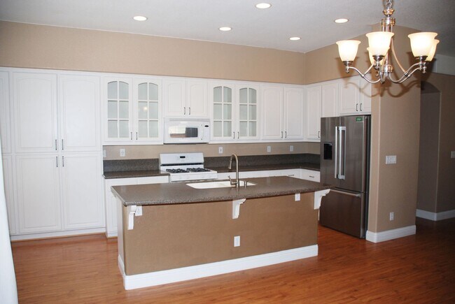 Building Photo - Beautiful 4 br, 2 bath, 2 car garage Home in Sparks.