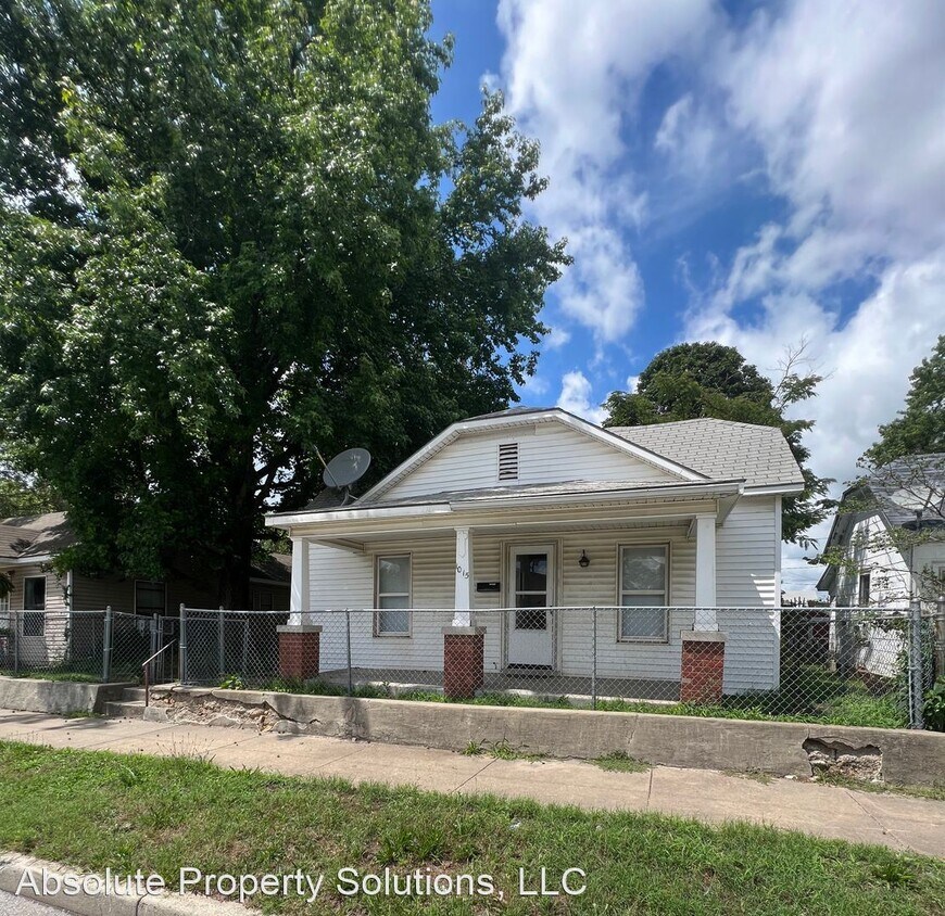 1015 E Broadway St, Joplin, MO 64801 House Rental in Joplin, MO