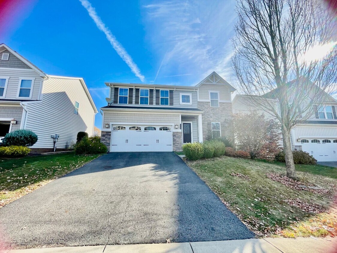 Foto principal - 4 bedroom 3.5 bath- Wexford Pa